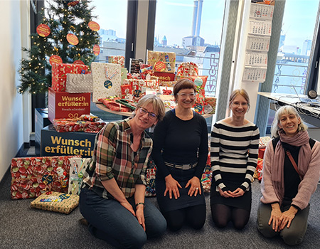 Deutsche Bahn erfüllt Wünsche von Kindern und Jugendlichen. Feierliche Übergabe der Geschenke.