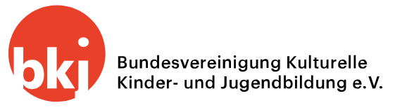 roter Kreis mit weißen Buchstaben bkj kleingeschrieben