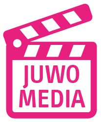 Juwo-Media Icon, eine Filmklappe in pinker Farbe auf der steht: Juwomedia
